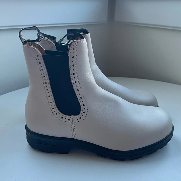 Blundstone Cream Ankle Boots - Picture 6 of 16